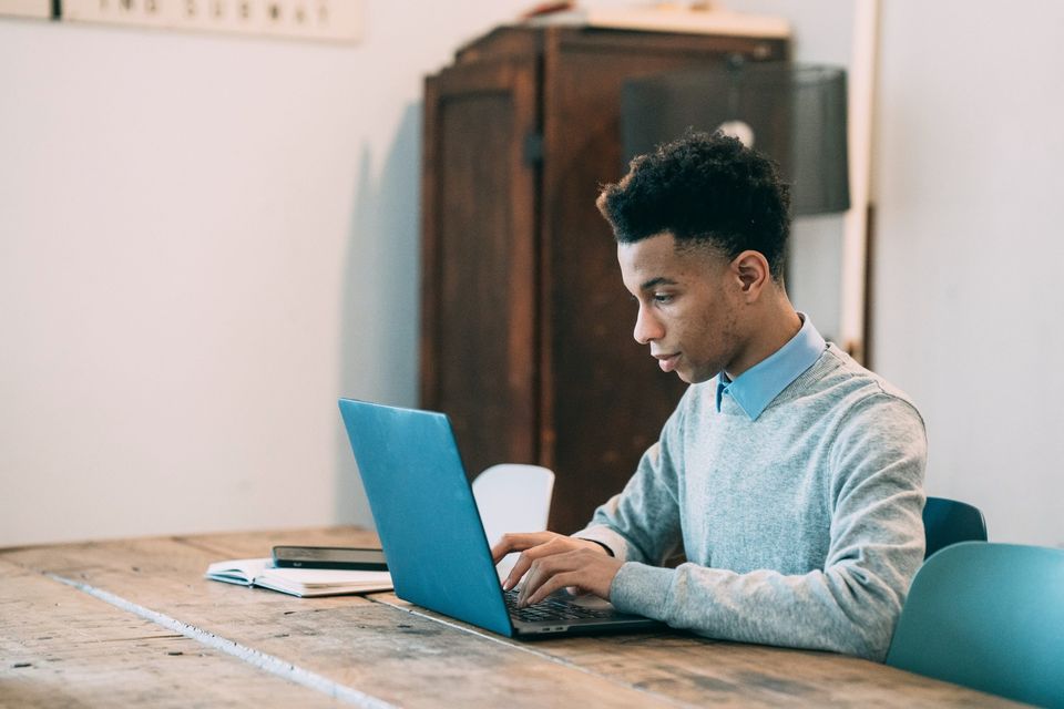 PROCURAR EMPREGO ONLINE: 4 MELHORES APLICATIVOS DE VAGAS